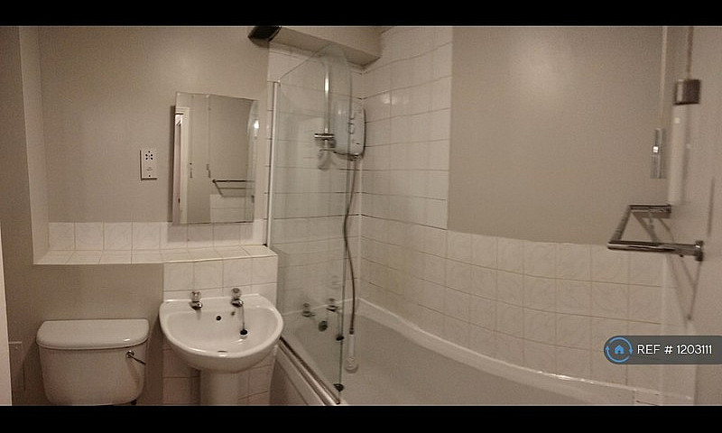 1 Bedroom Flat In Le...
