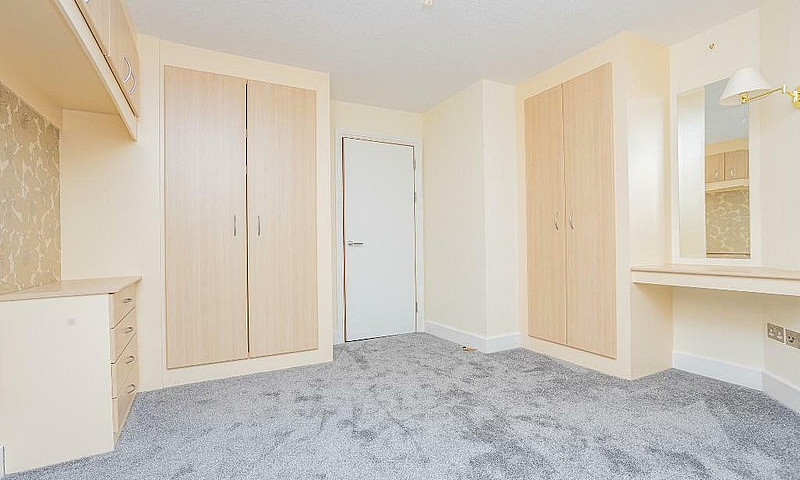 2 Bedroom Flat In Ed...