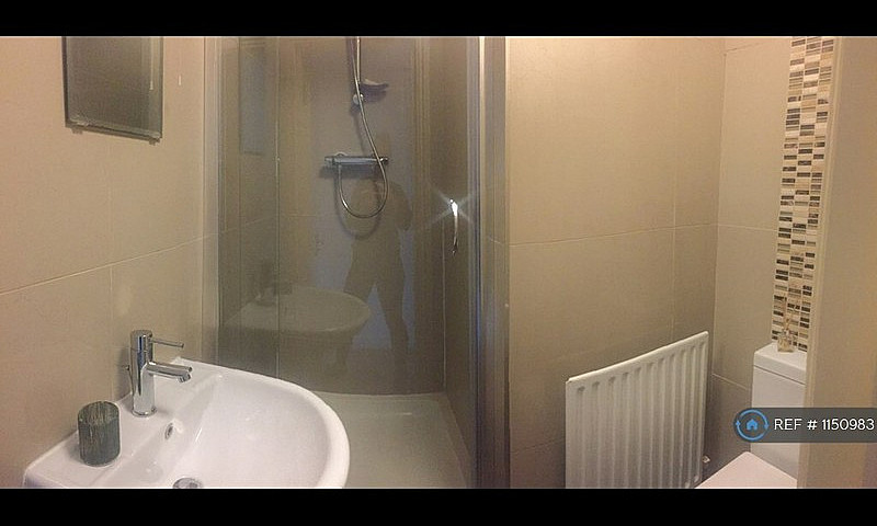 1 Bedroom Flat In Wa...