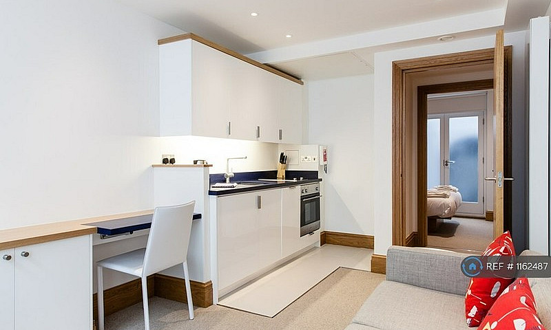 1 Bedroom Flat In Wi...