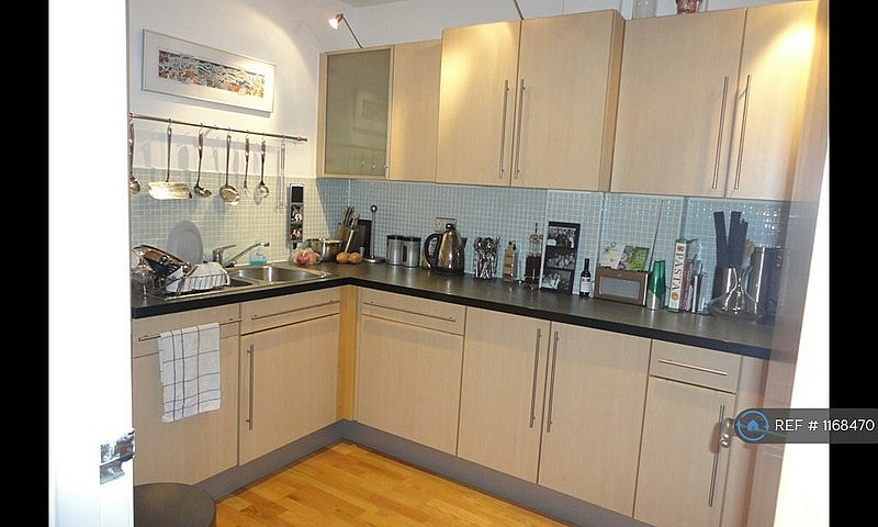 2 Bedroom Flat In Ea...