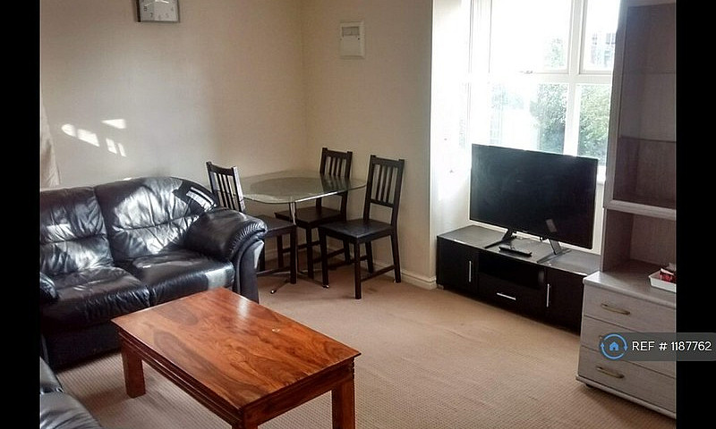 2 Bedroom Flat In Be...