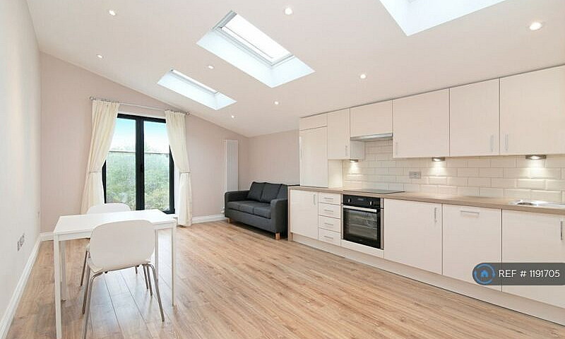 1 Bedroom Flat In Go...