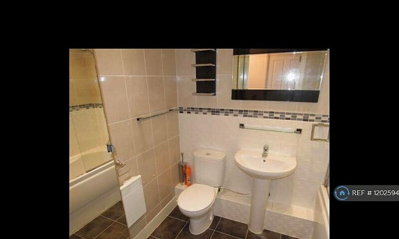 2 Bedroom Flat In Lo...