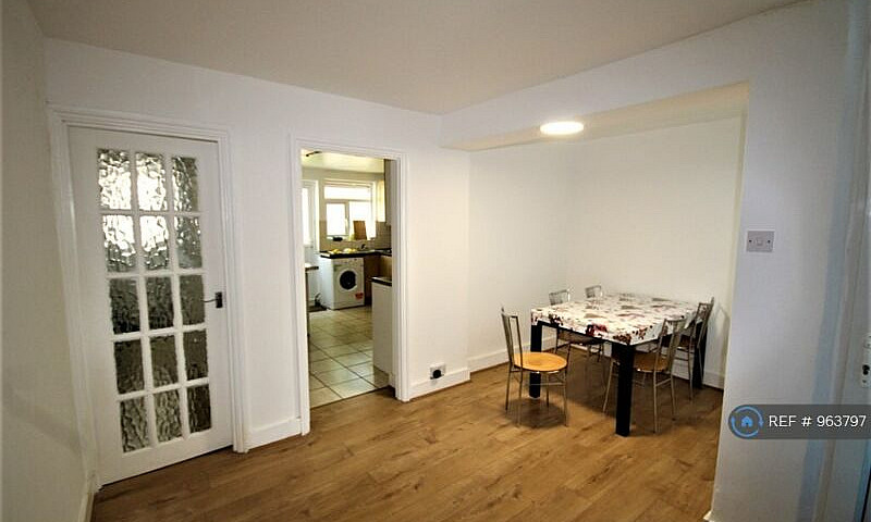 4 Bedroom House In H...