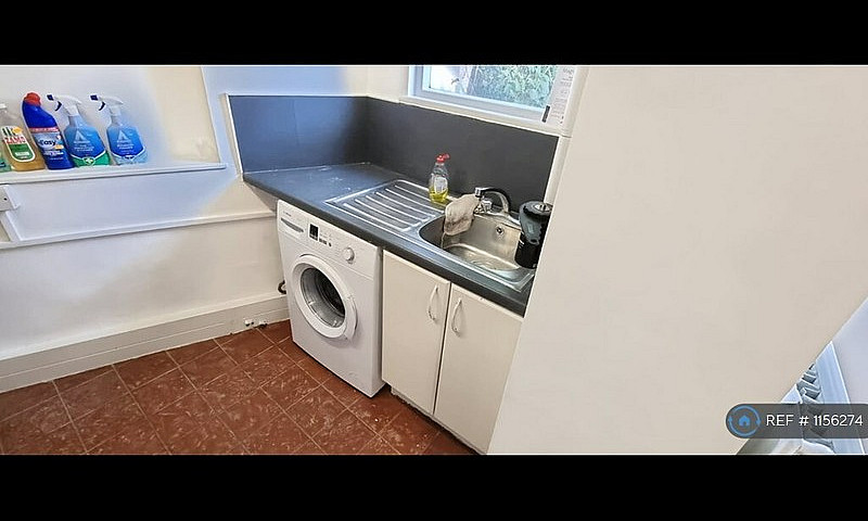 1 Bedroom Flat In Na...