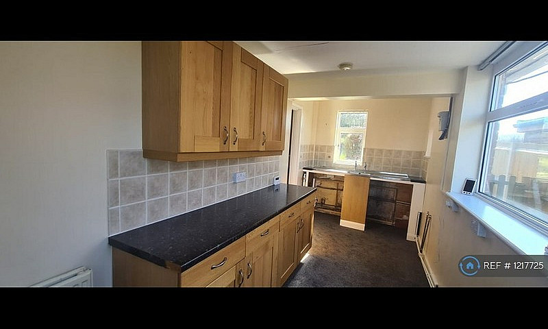 2 Bedroom House In G...