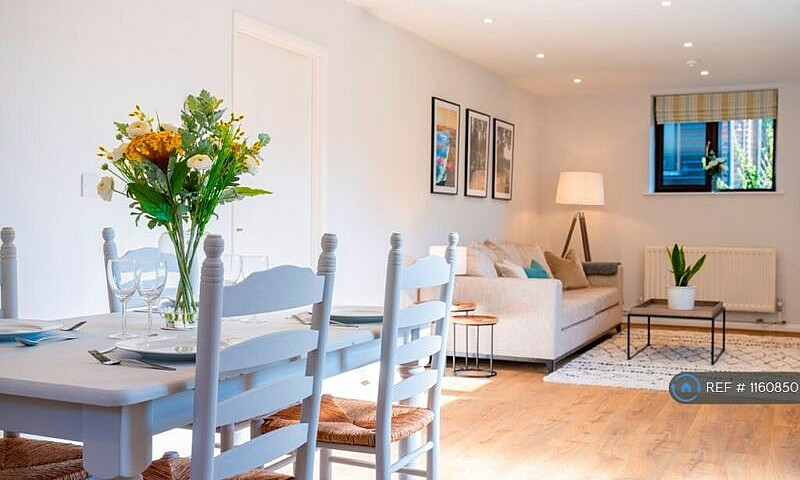 1 Bedroom Flat In Th...