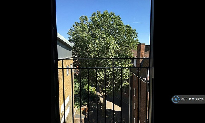 2 Bedroom Flat In Bo...