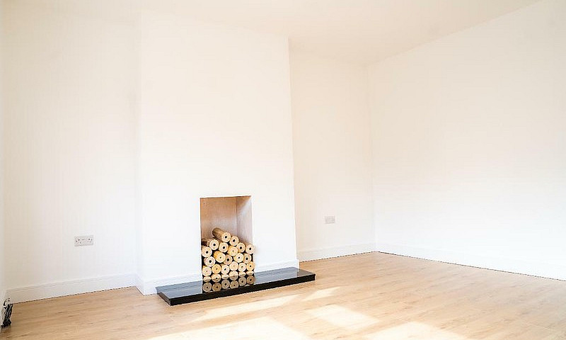 2 Bedroom Flat In Br...
