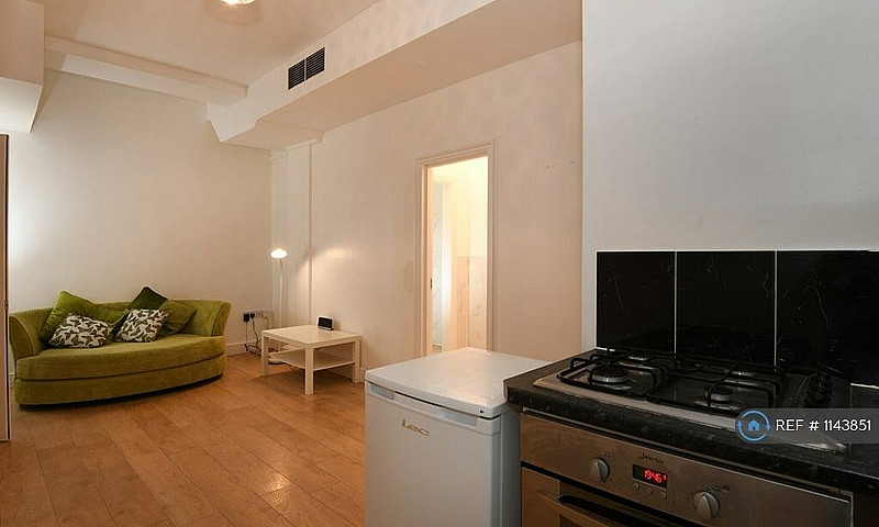 2 Bedroom Flat In G/...