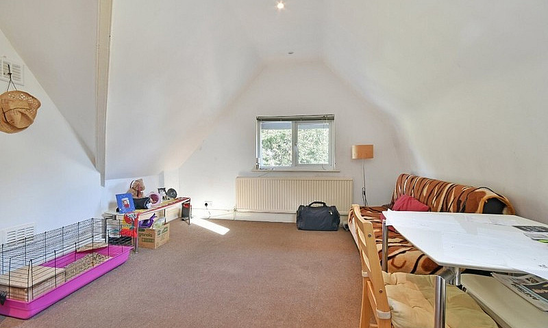 2 Bed Flat Seconds T...