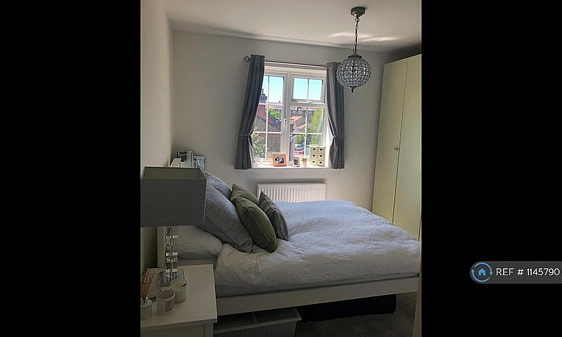2 Bedroom Flat In Ac...