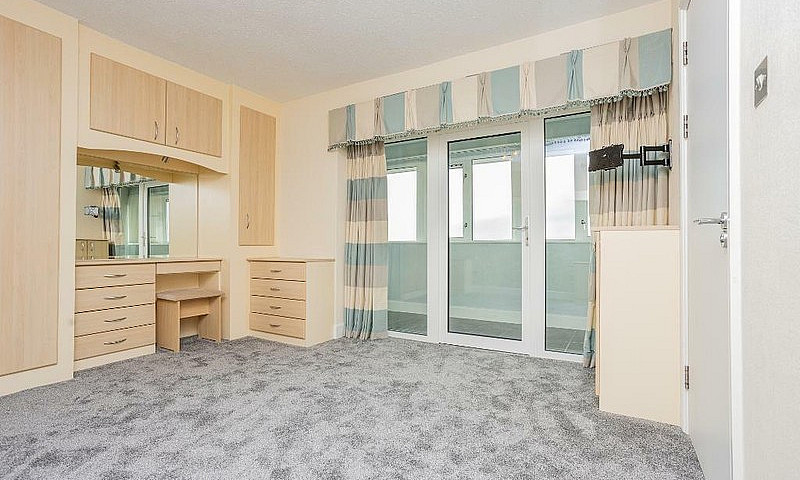 2 Bedroom Flat In Ed...