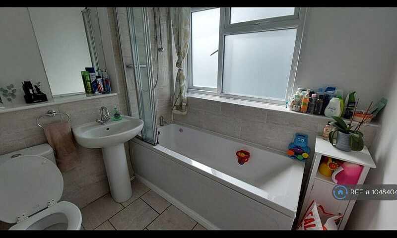 3 Bedroom House In R...