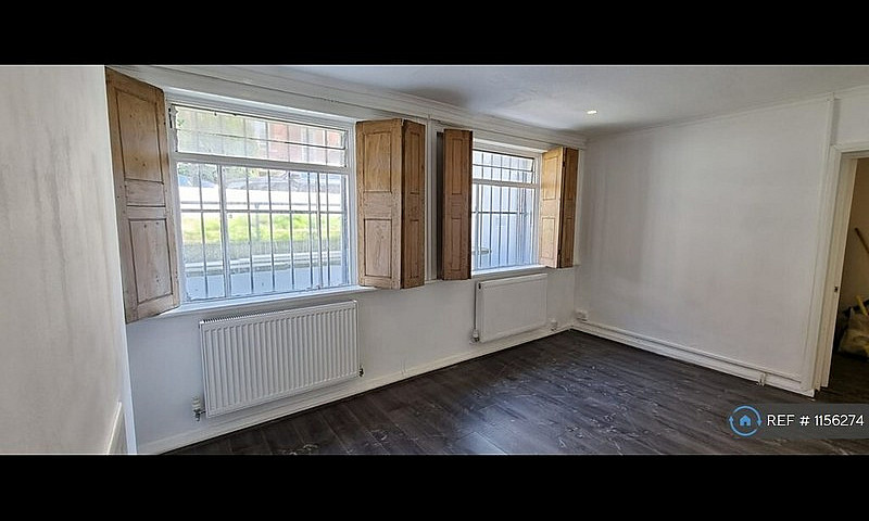 1 Bedroom Flat In Na...