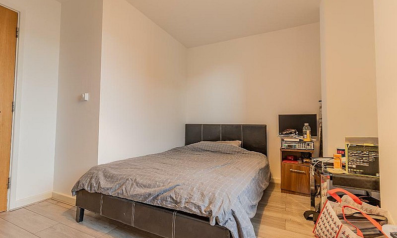 2 Bedroom Flat In Be...