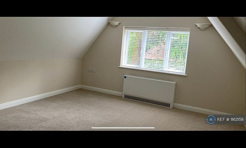 1 Bedroom Flat In Ha...