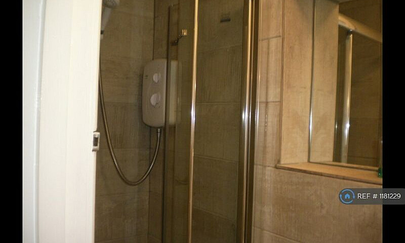 1 Bedroom Flat In So...