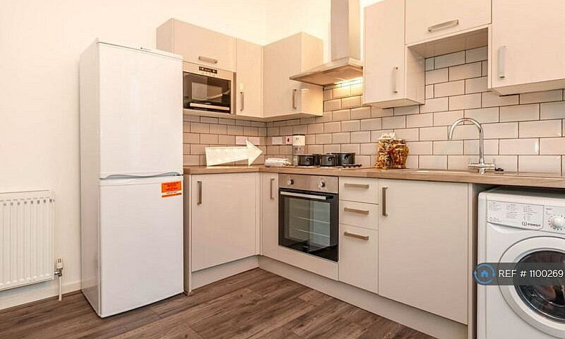 3 Bedroom Flat In Hu...