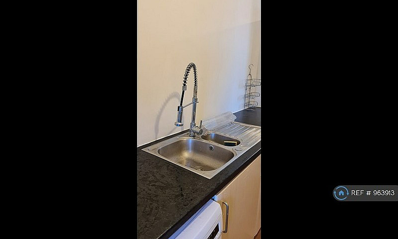 3 Bedroom Flat In Fe...
