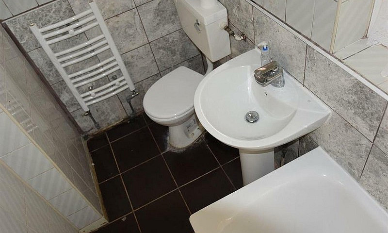 3 Bedroom House In H...