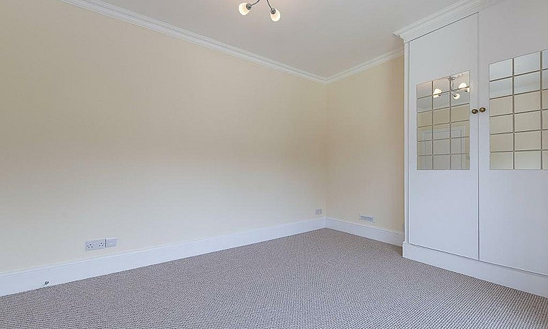 1 Bedroom Flat In 53...