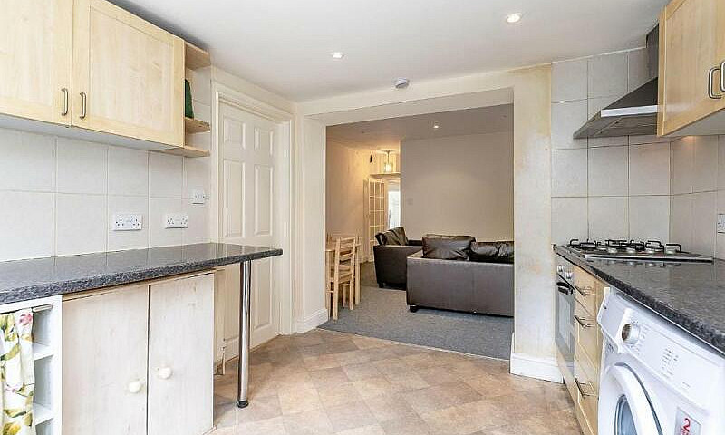 Double Room In A Fam...