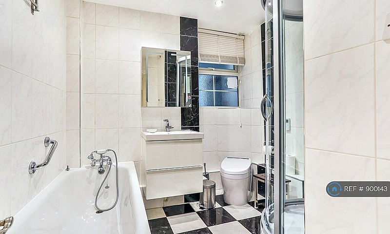 3 Bedroom Flat In We...