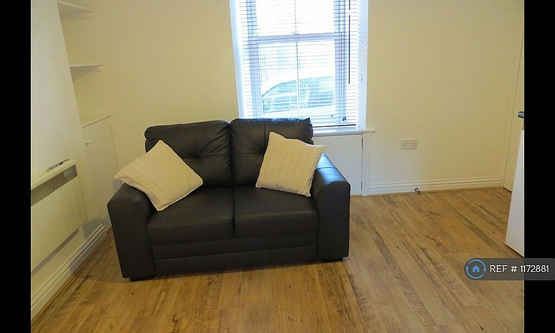 1 Bedroom Flat In Lo...