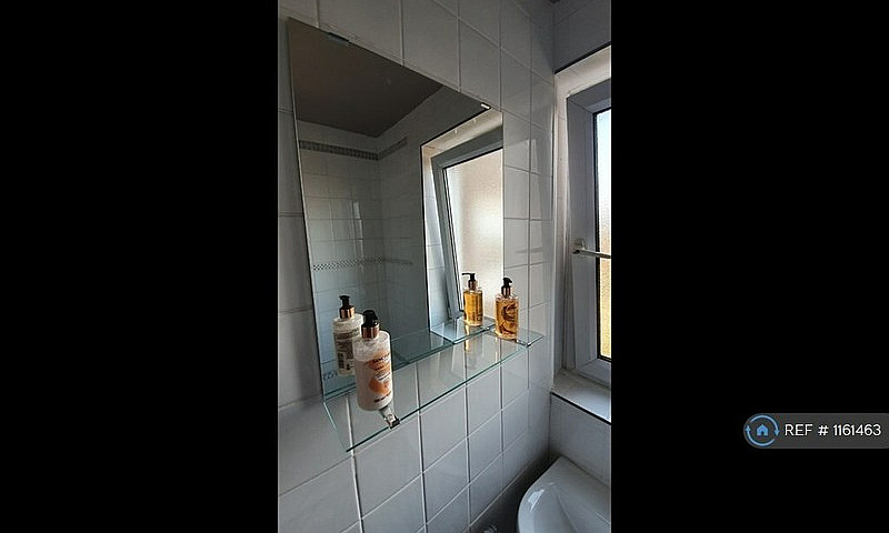 3 Bedroom Flat In Br...