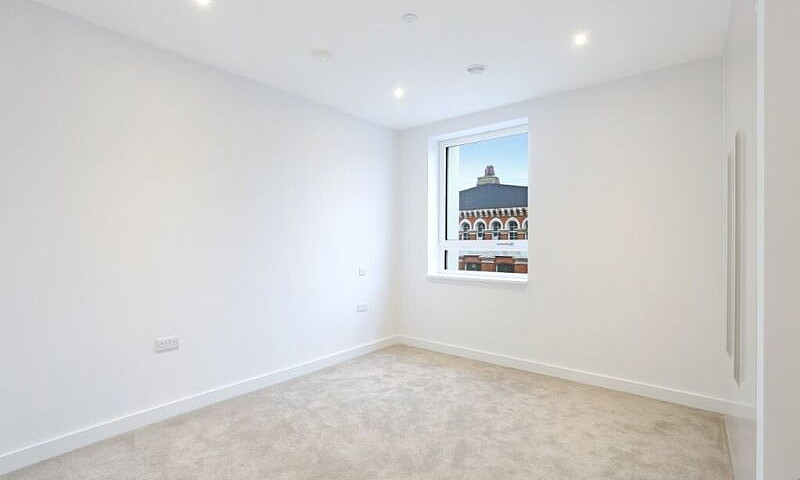 2 Bed 2 Bath, 4Th Fl...