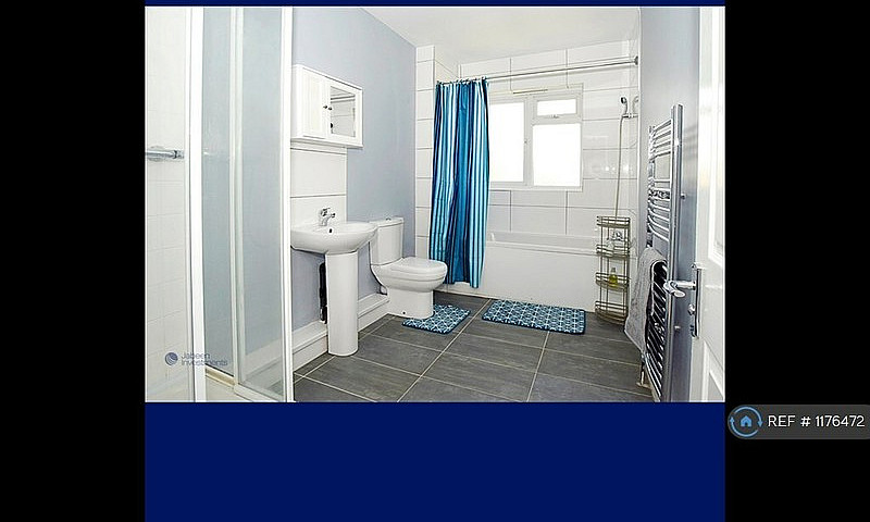 2 Bedroom House In L...