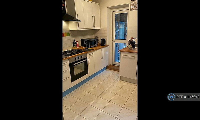 2 Bedroom Flat In Al...