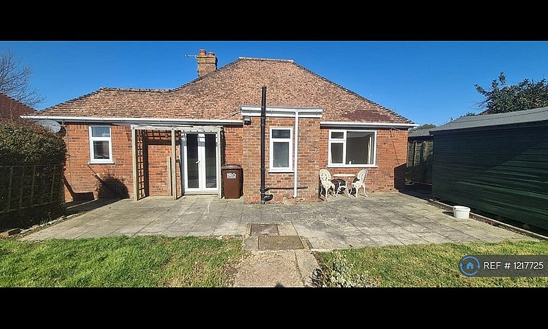 2 Bedroom House In G...