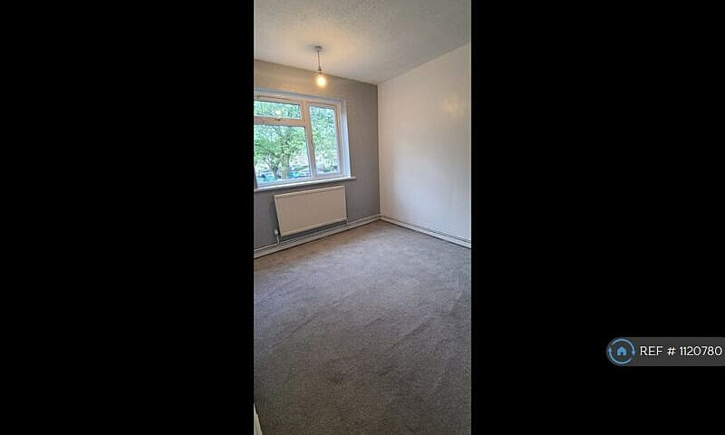 2 Bedroom Flat In Ne...