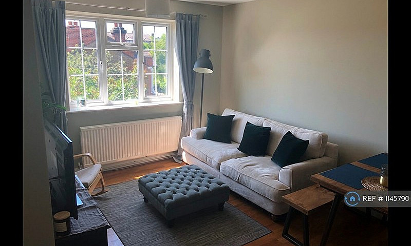 2 Bedroom Flat In Ac...