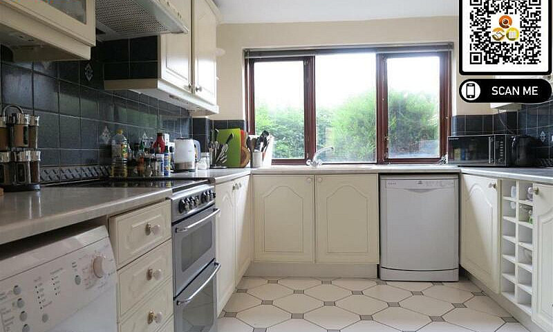 4 Bedroom Flat In Bl...