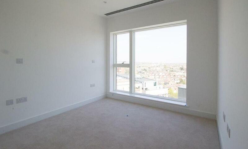 2 Bedroom Flat In Sa...