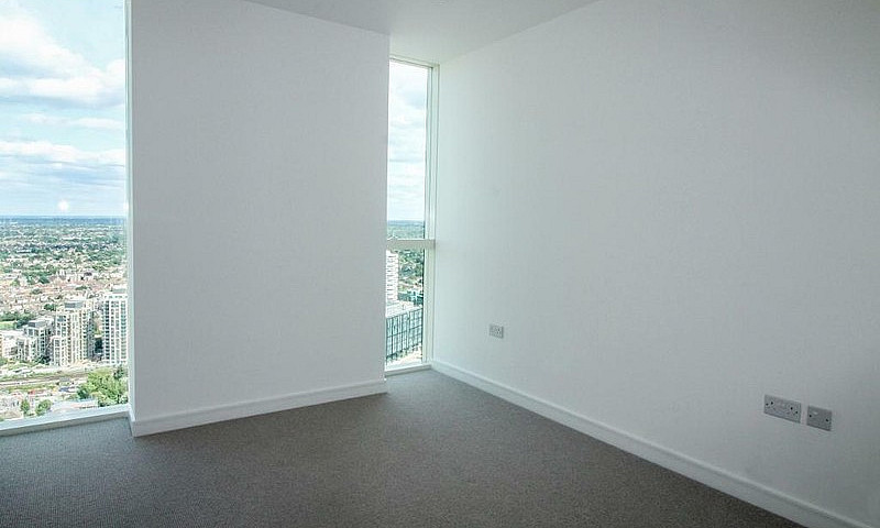 2 Bedroom Flat In Pi...