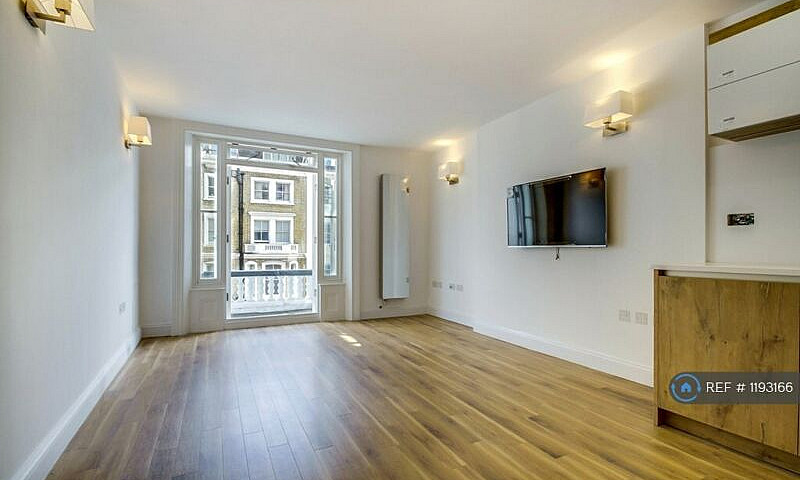 2 Bedroom Flat In Le...