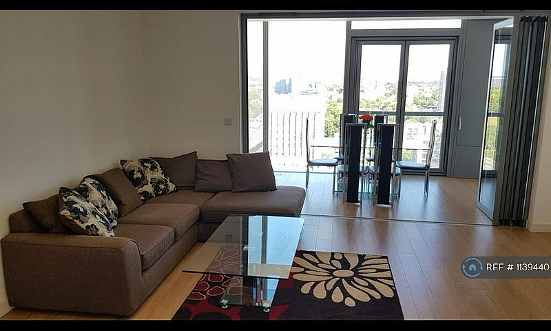 2 Bedroom Flat In Ea...