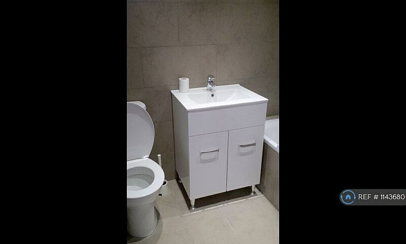 4 Bedroom Flat In Sh...