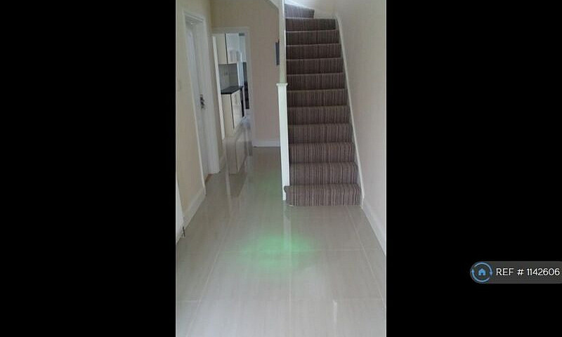 Studio Flat In Hanwo...