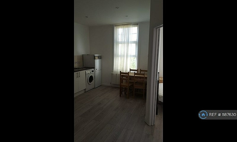 1 Bedroom Flat In Ra...