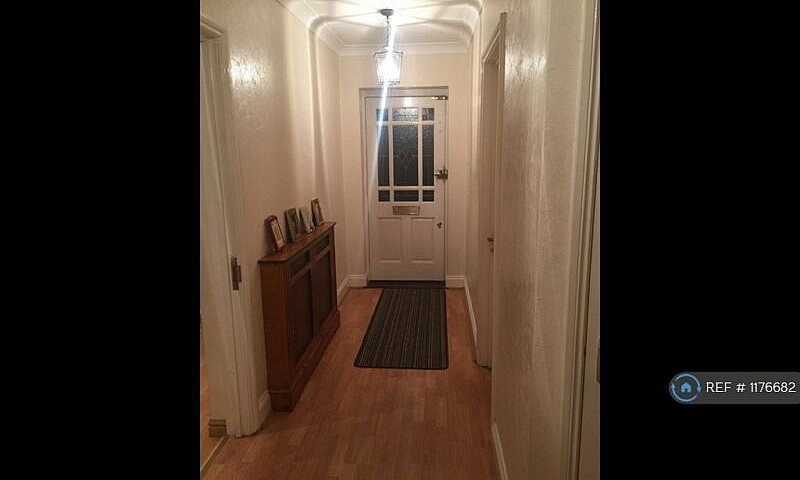 1 Bedroom In Mill Ro...