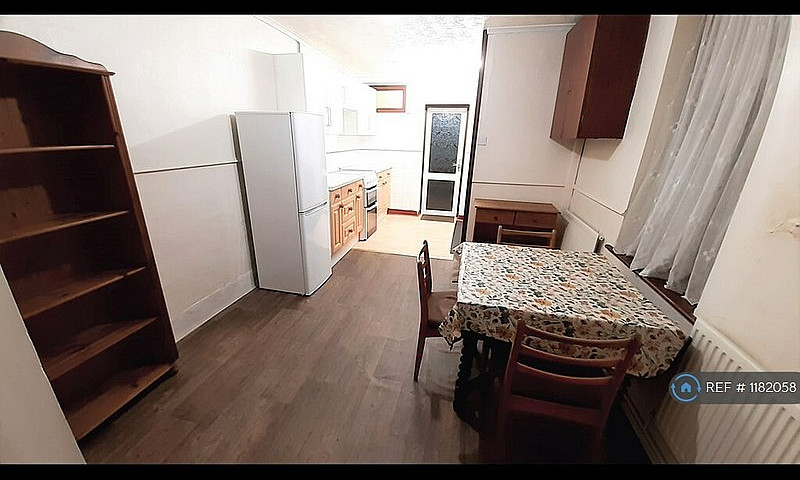 4 Bedroom House In R...