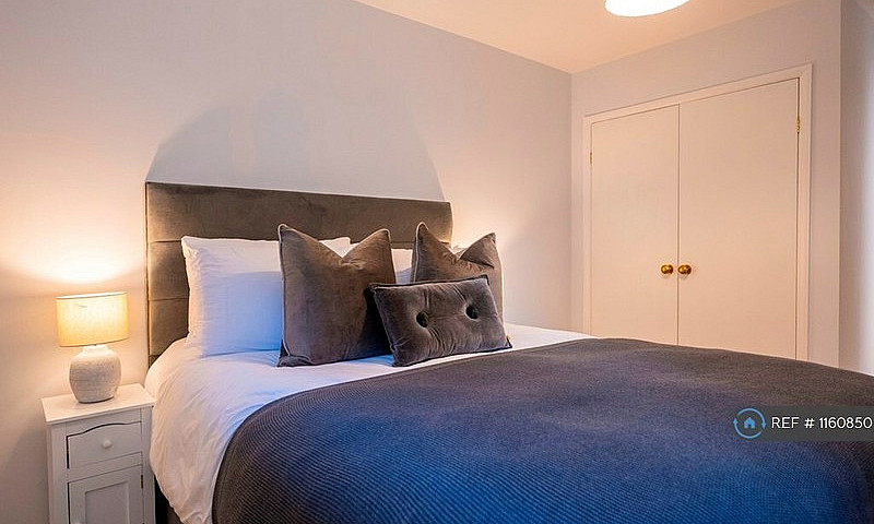 1 Bedroom Flat In Th...