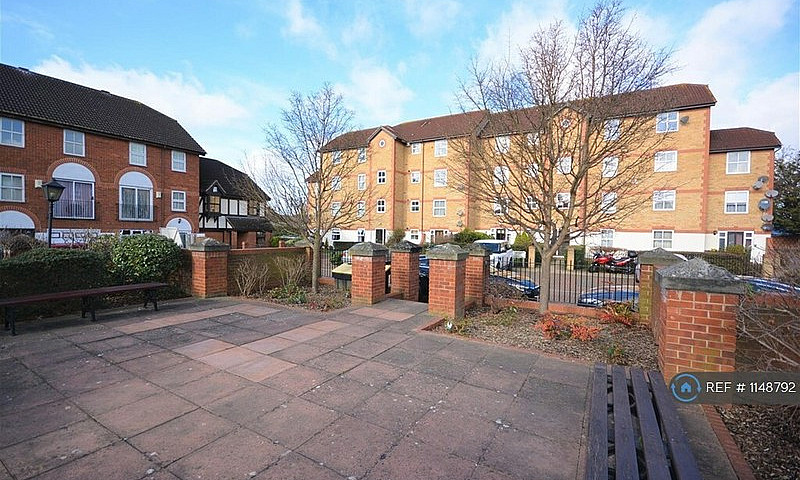 2 Bedroom Flat In Ke...