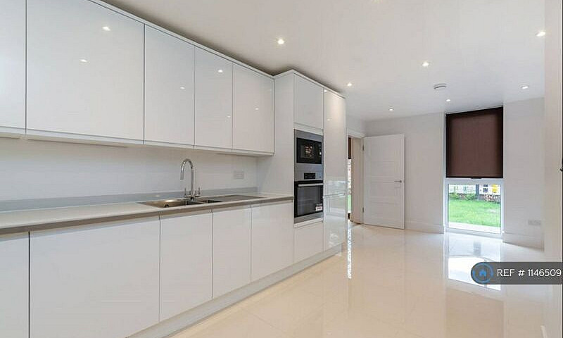 2 Bedroom House In C...